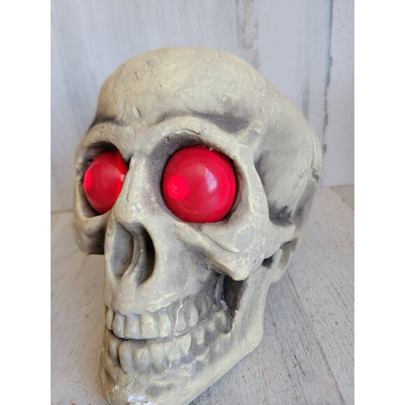 Foam skull looking eyes animated Halloween prop decor - Picture 5 of 13